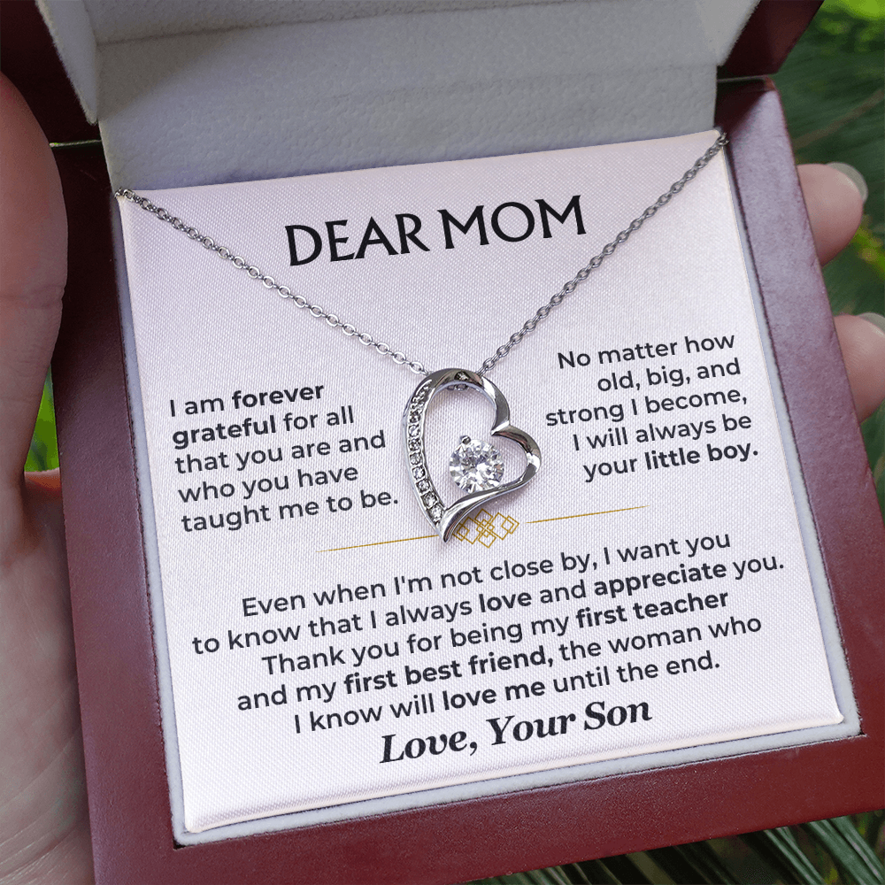 sentimental-gift-for-mom-with-sparkling-heart-necklace 